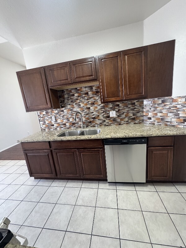 Foto del edificio - 4343 Whitsett Ave