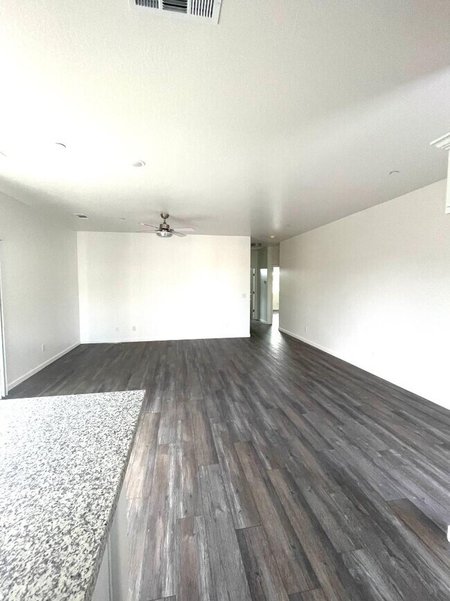 Foto del edificio - 3848 S Burke St