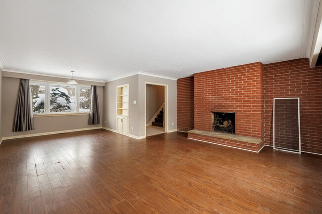 Building Photo - 272 Pinehurst Dr