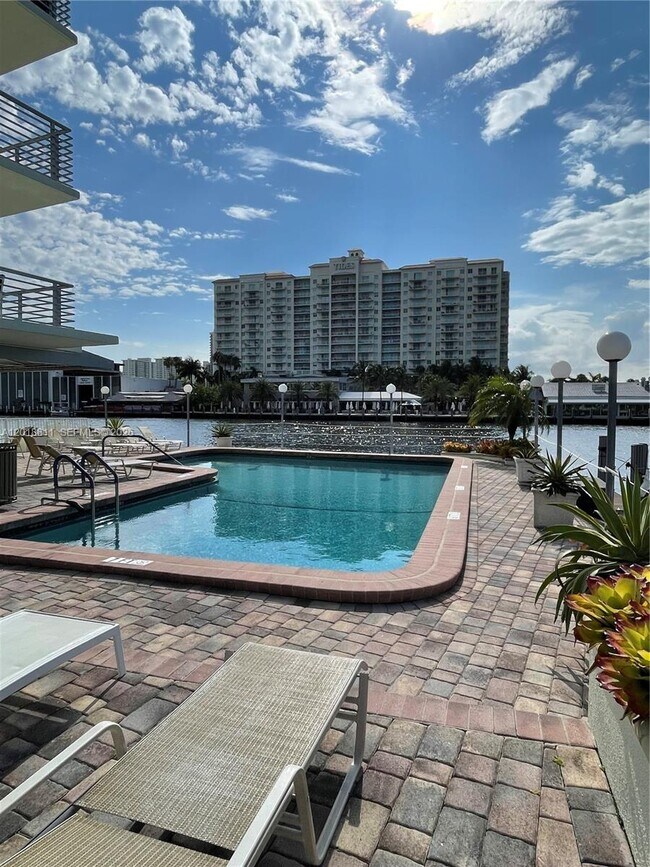 Foto del edificio - 2900 NE 30th St