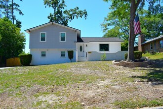 Building Photo - 321 Oak Lake Dr