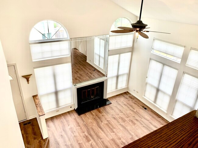 Foto del edificio - 610 Sturnbridge Ln