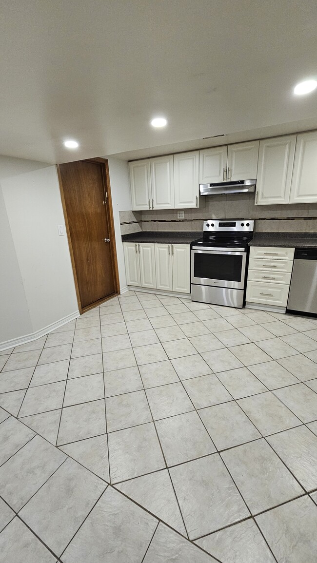 Building Photo - 98 Anthia Dr
