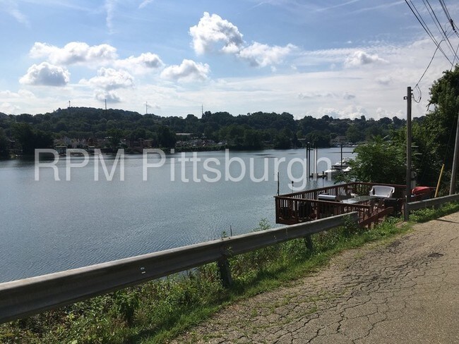 Foto del edificio - 20 River Rd