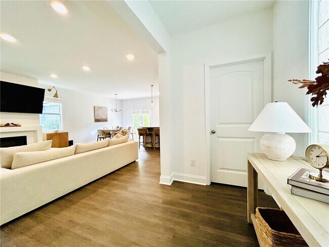 Foto del edificio - 140 Woodhouse Cir