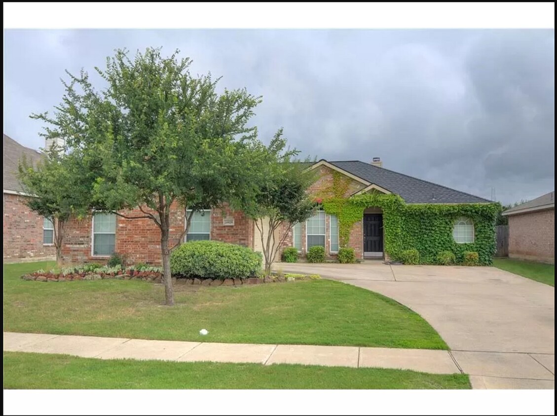 Building Photo - 10529 Bear Creek Trl