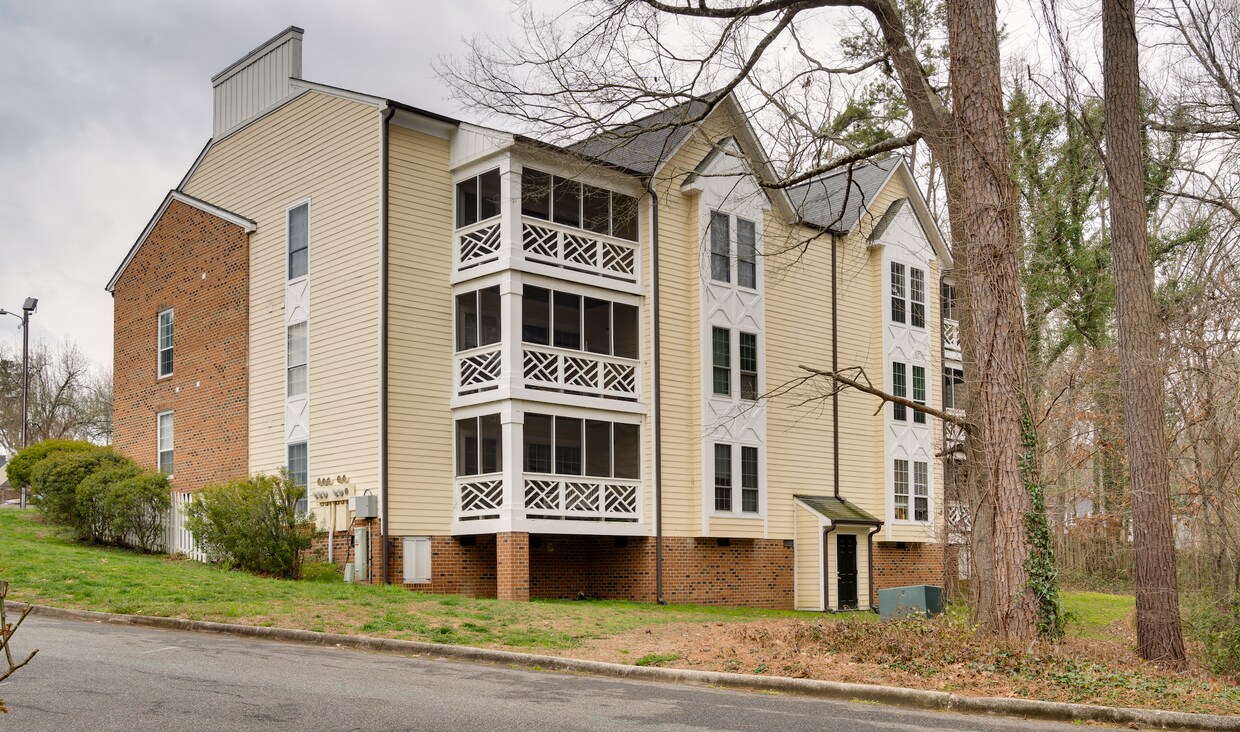Primary Photo - 1005 Kingswood Dr