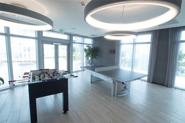 Building Photo - 1100 S Miami Ave
