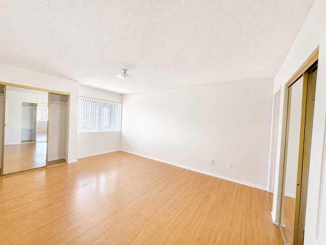 Foto del edificio - 1554 E Wilson Ave