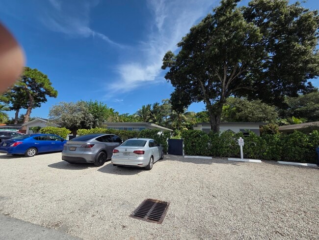 Building Photo - 898 NE 40th St