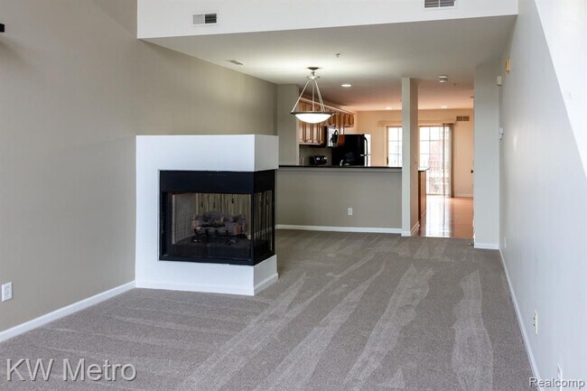 Building Photo - 3034 Camden Dr