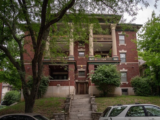 Colonial Apartments - Kansas City, MO | Apartments.com