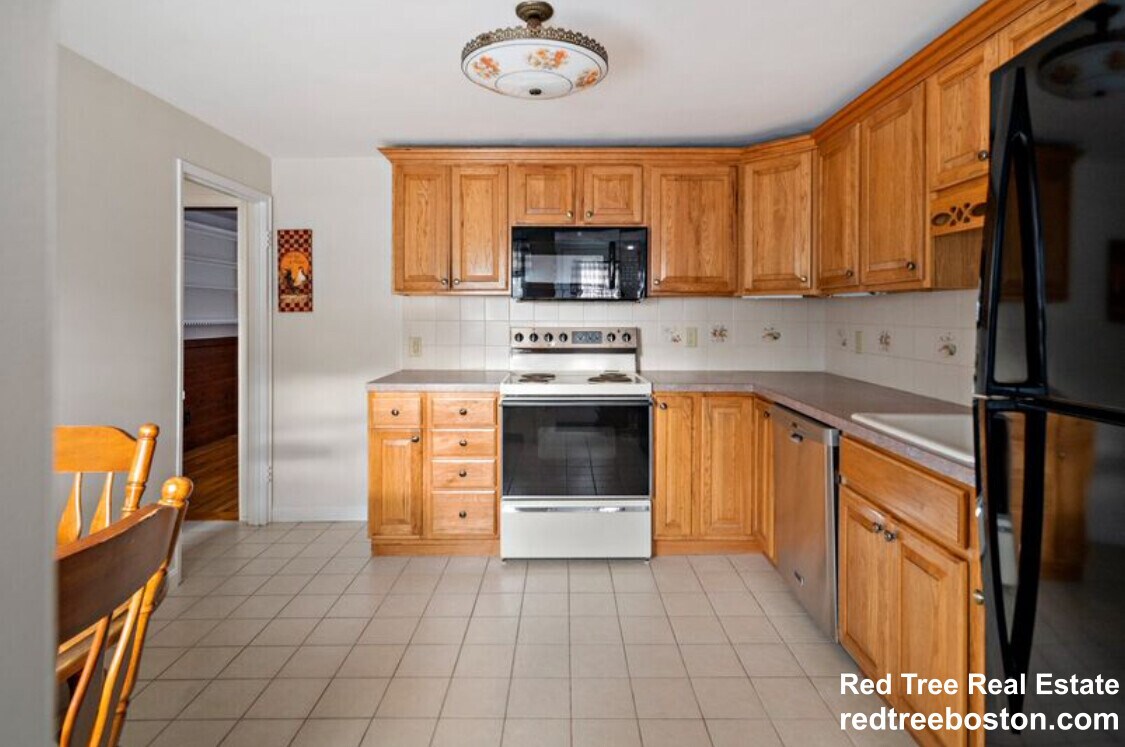 71 Roy St Unit 2, Swampscott, MA 01907 Condo for Rent in Swampscott