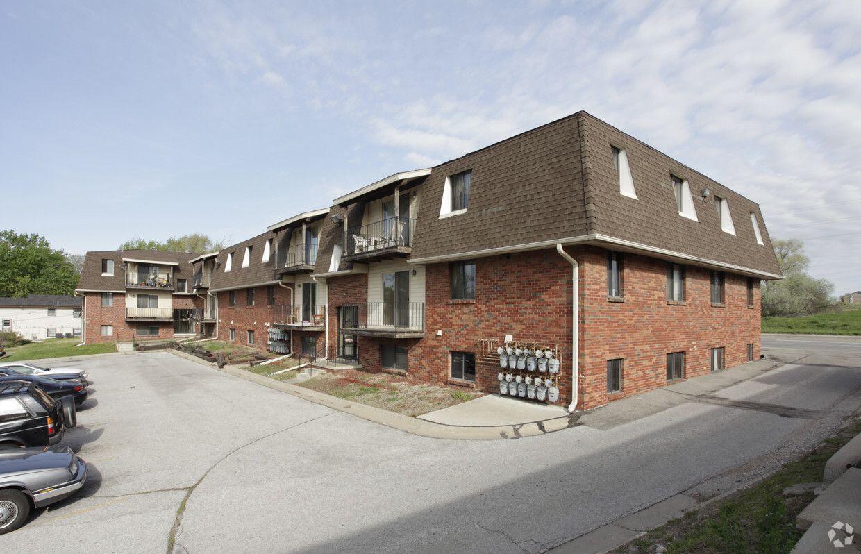 Building Photo - Blondo Plaza 27 Apartments