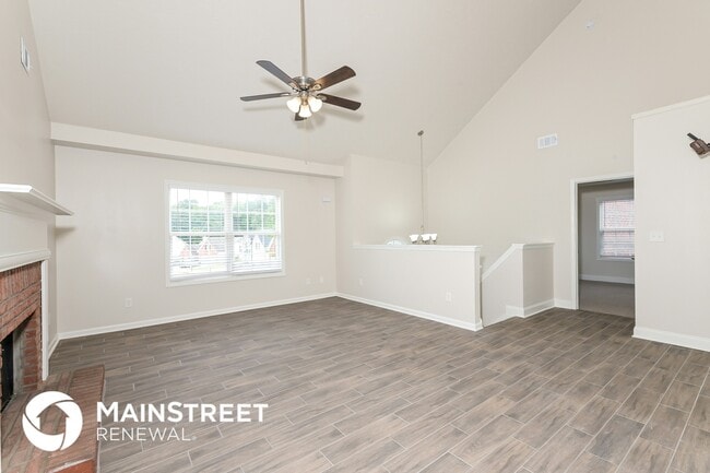 Building Photo - 1599 Queen Elizabeth Dr