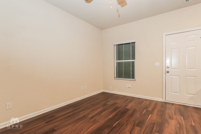 Foto del edificio - 308 Highwood Ln