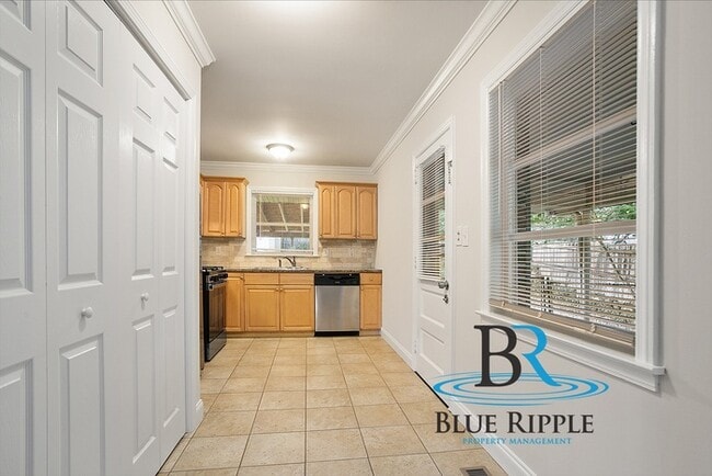 Photo - 3BR/1Bth with Covered Patio and Large Stor... House