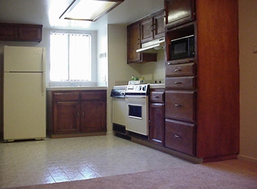 Kitchen - Bluewood Manor Apartments