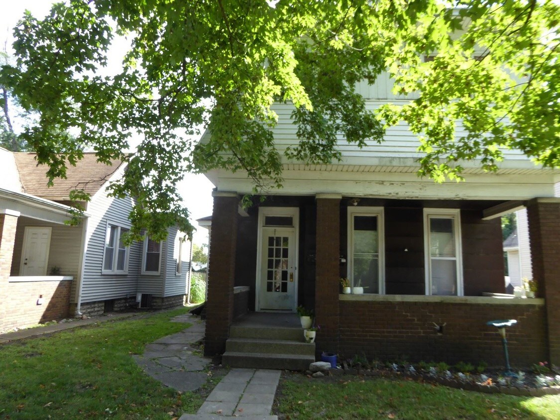 Building Photo - 818 S 7th St