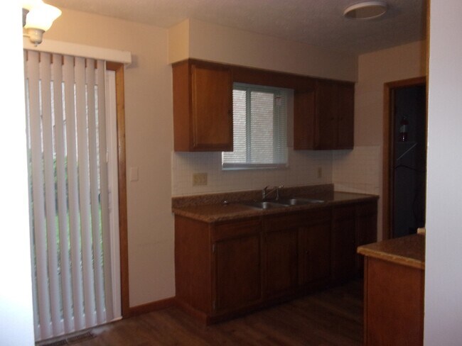 Foto del edificio - 1250 Overbrook Dr