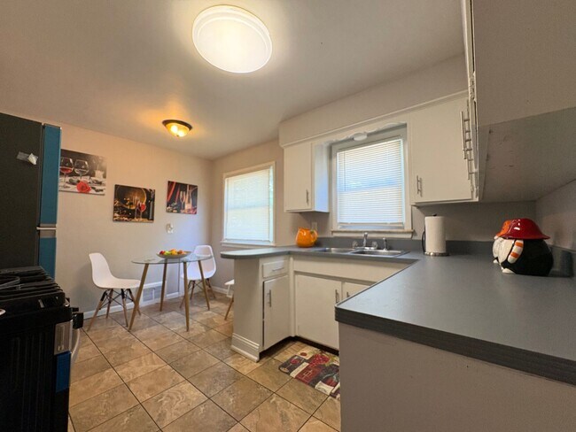 Foto del edificio - Completely Renovated 3 Bed - 2 Full Bath C...