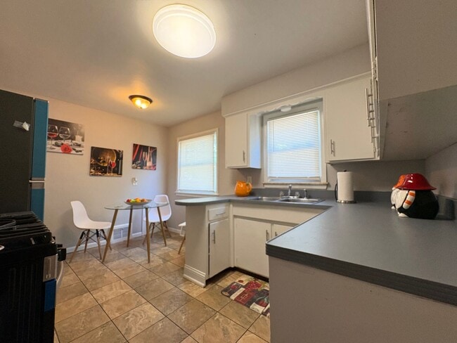 Building Photo - Completely Renovated 3 Bed - 2 Full Bath Cape Cod for Rent!