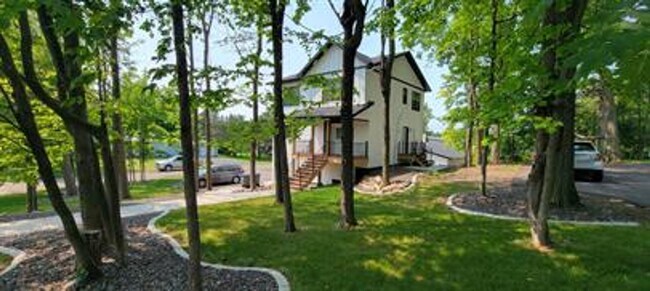 Foto del edificio - 4-Bedroom Home Built In 2022 - Situated Between UMD & St. Scholastica