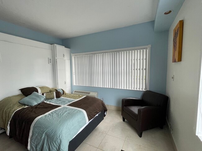 Full Size Bed - 19051 Collins Ave