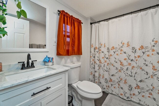 Foto del edificio - 127 Clearfield St