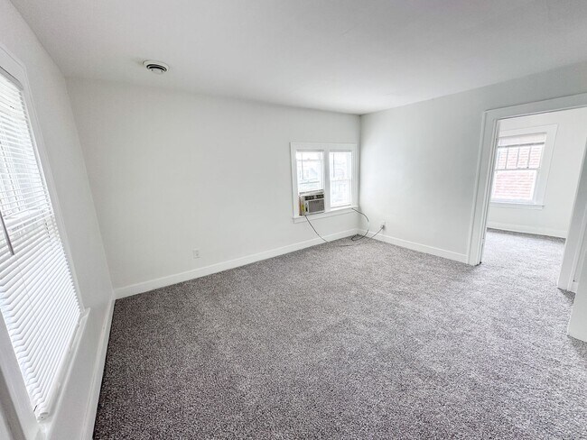 Foto del edificio - 349 Corinne St SW