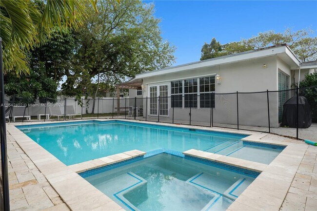 Foto del edificio - 1081 NE 179th St