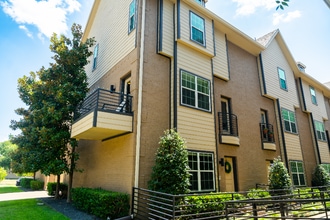 Building Photo - 5814 Bryan Pkwy