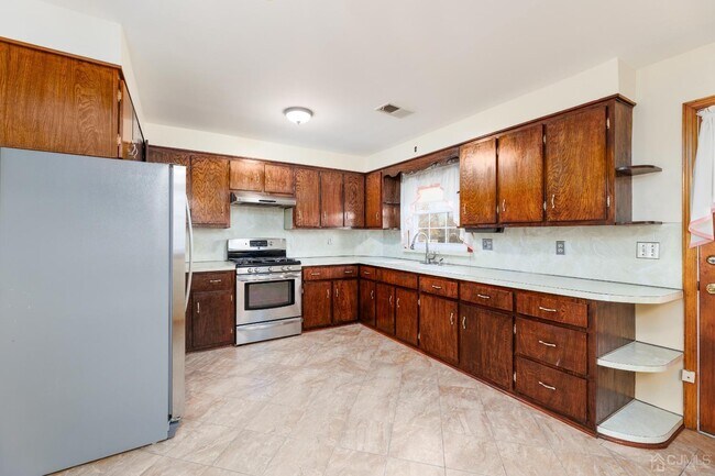 Building Photo - 74 Locust St