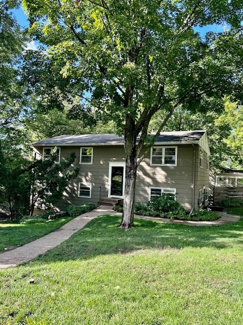 Primary Photo - 301 Walker Ave N