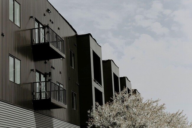 Building Photo - Trails Head