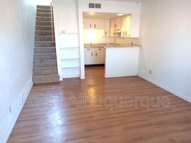 Building Photo - 420 Columbia Dr SE