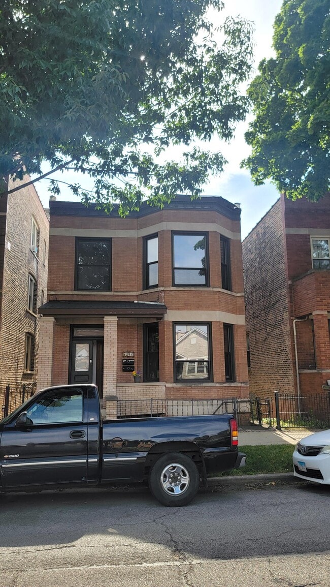 Building Photo - 3317 S Union Ave