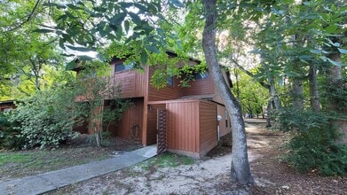 Building Photo - 819 SW 57 Terrace