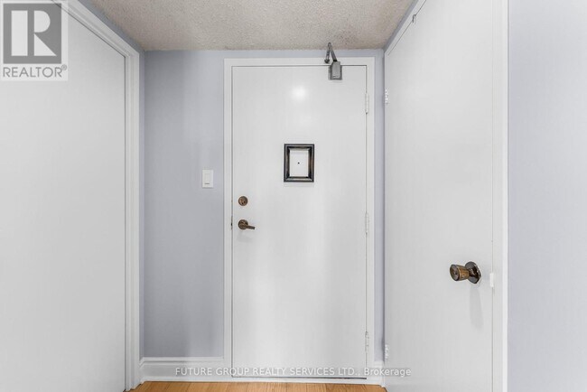 Photo du bâtiment - 633-2633 Bay St.