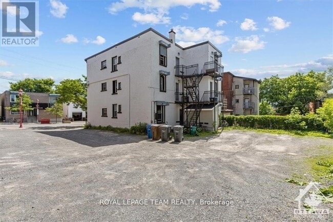 Photo du bâtiment - 883 Somerset St W