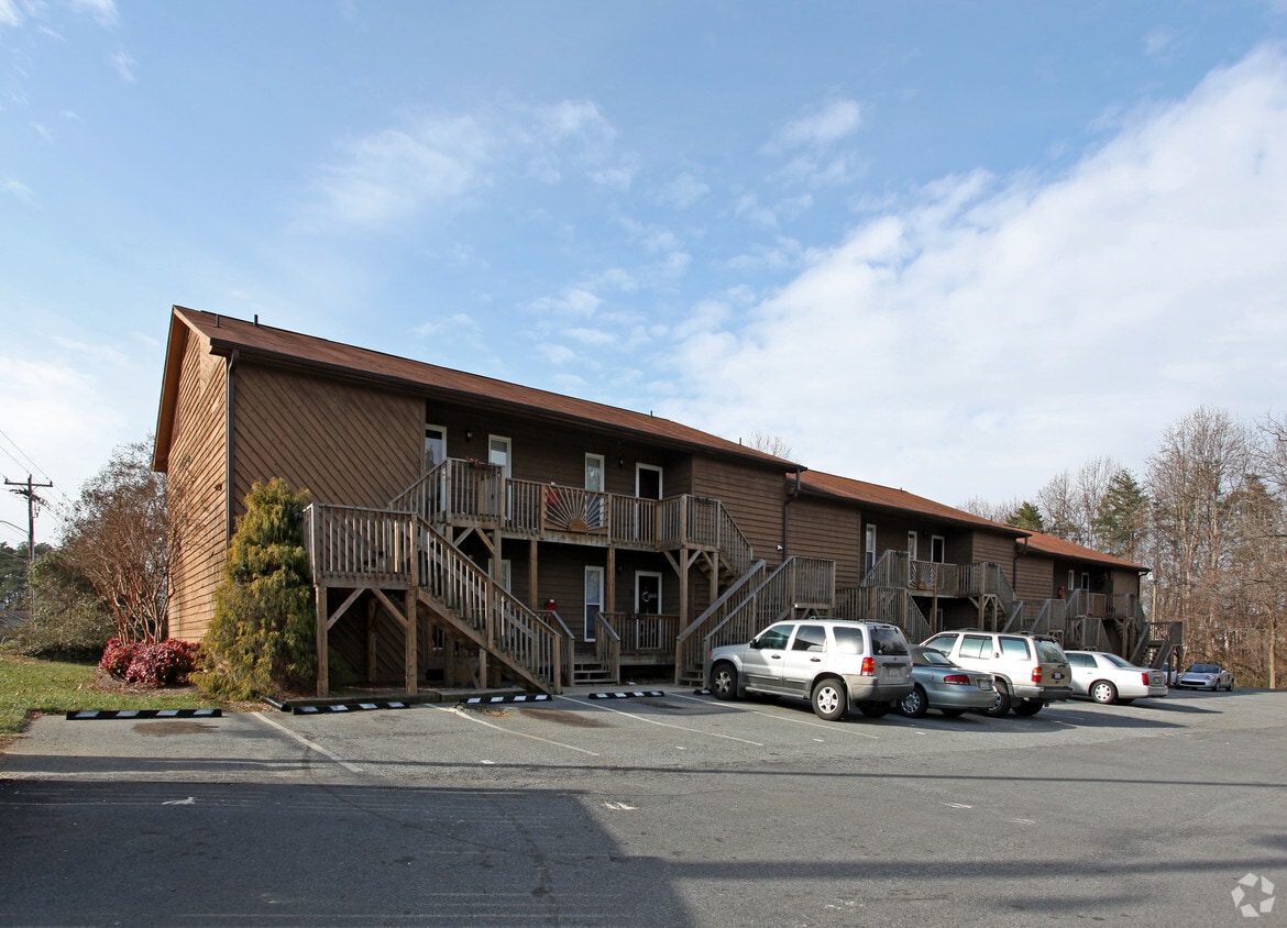 300 S Cherry St, Kernersville, NC 27284 Apartments in Kernersville