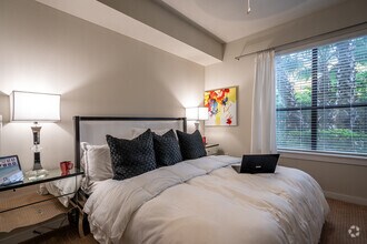 1BR, 1BA - 941SF - 2900 West Dallas