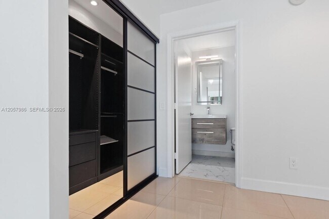 Foto del edificio - 60 SW 13th St