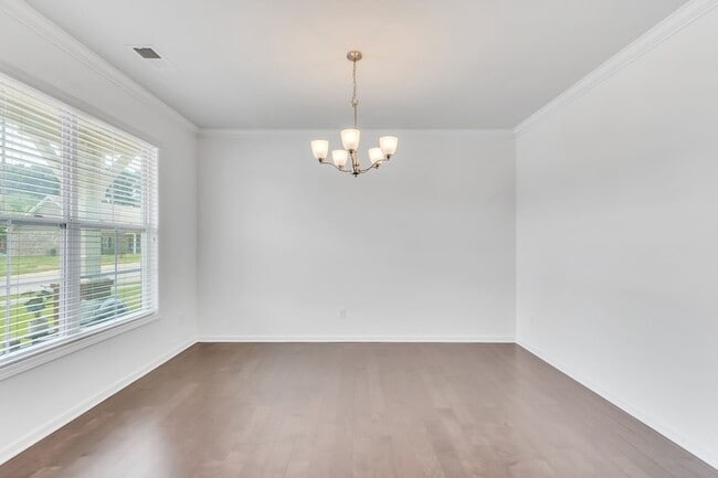 Building Photo - 8028 Forest Hills Dr