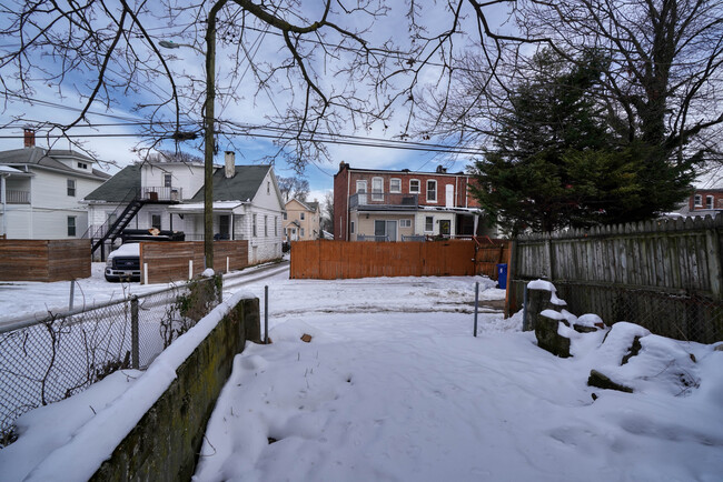 Foto del edificio - 5235 Linden Heights Ave