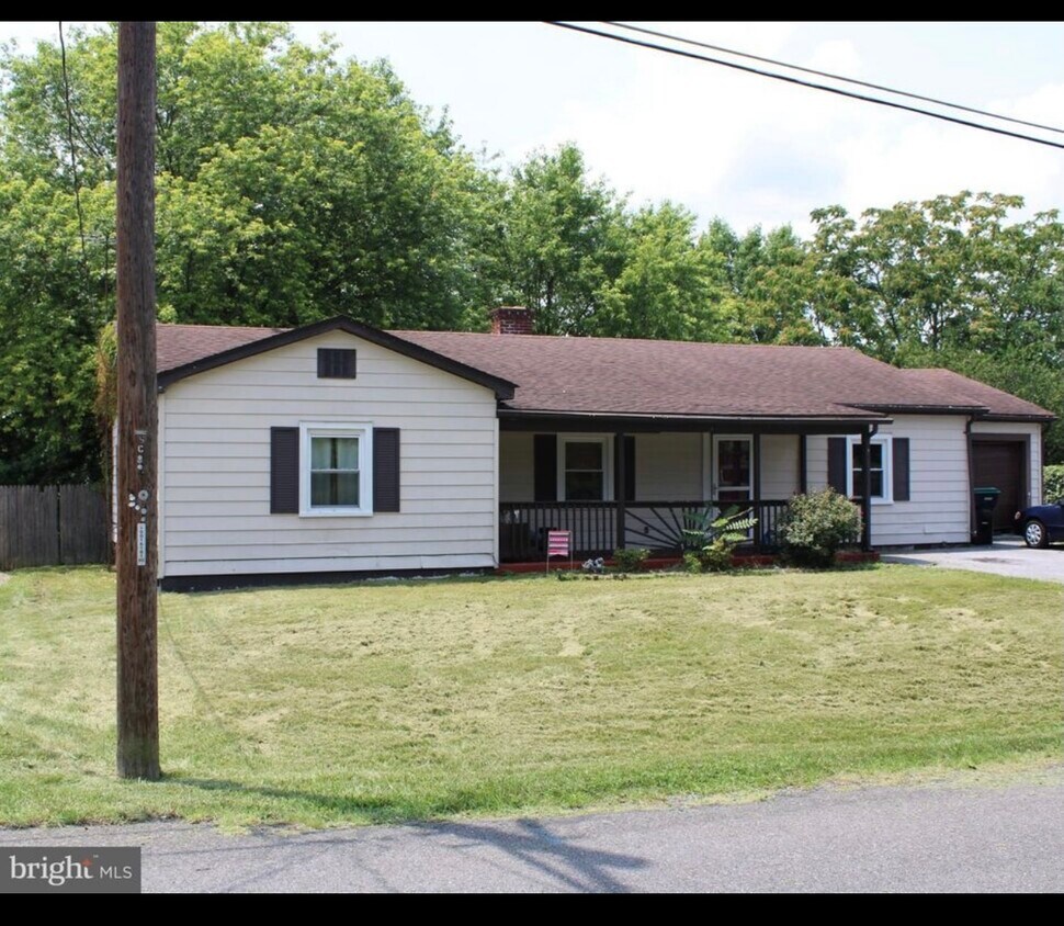Primary Photo - 1081 Bell Air St