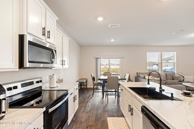 Foto del edificio - 2411 Oak Stream Dr