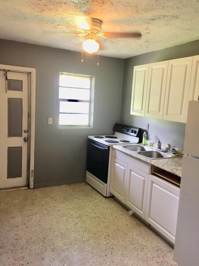 Foto del edificio - 1405 Edgewood Terrace