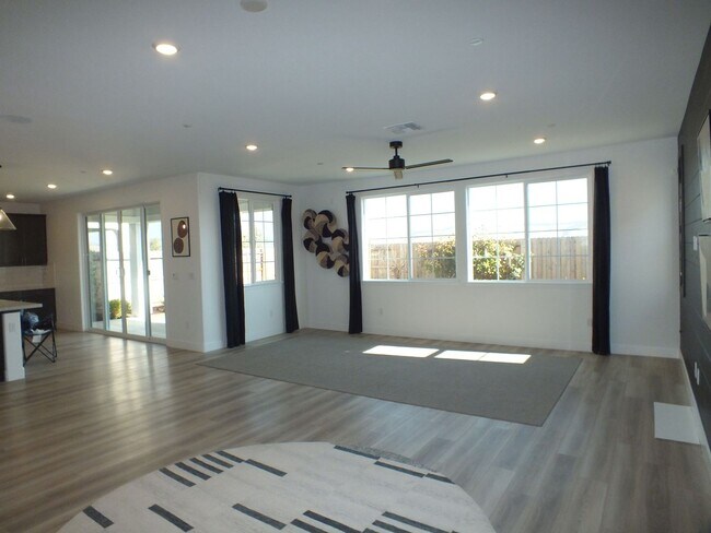 Foto del edificio - Folsom Russell Ranch 4/3 new home