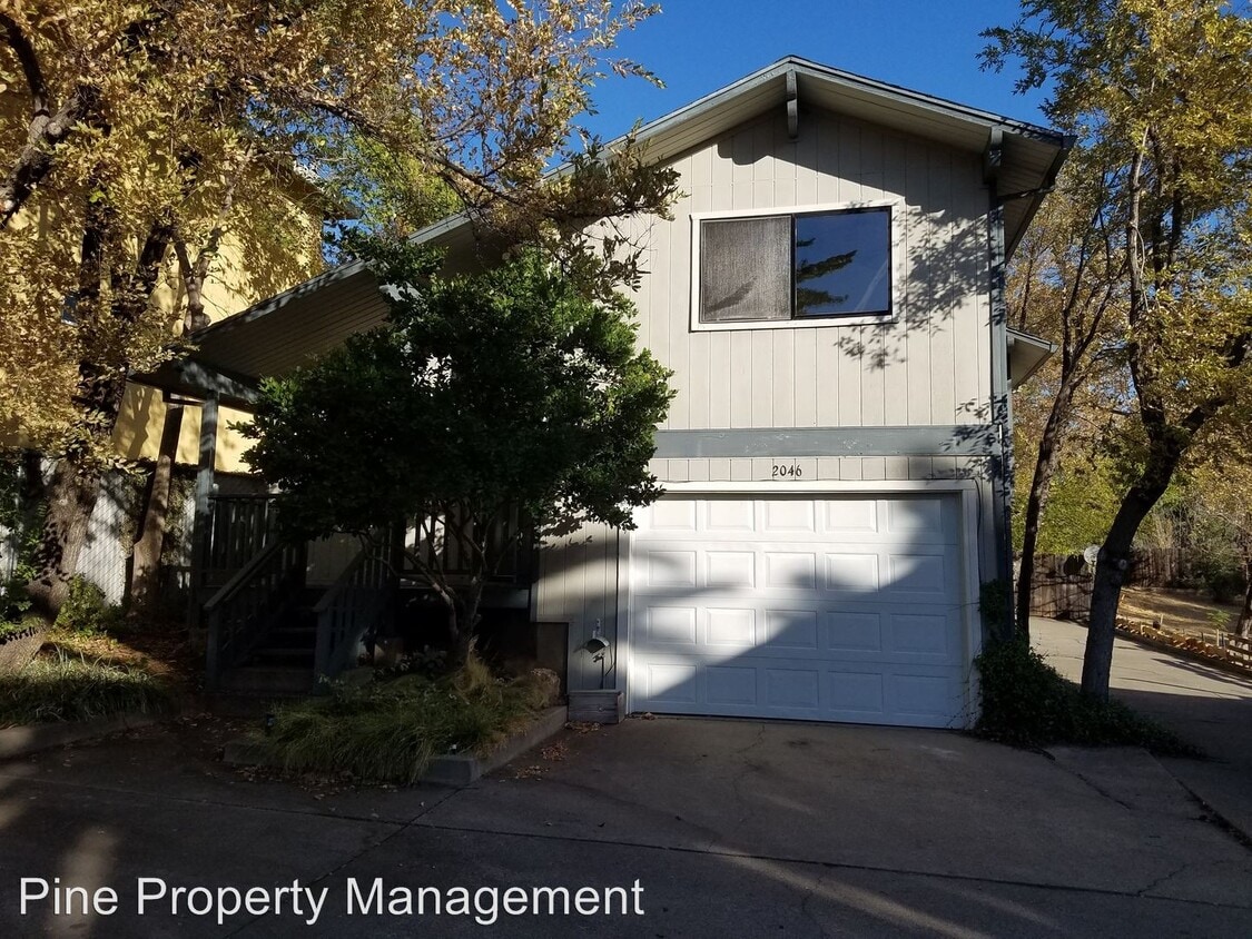 20482048 Placer St, Redding, CA 96001 Room for Rent in Redding, CA